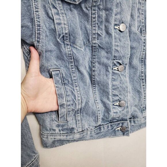 BDG Oversized Women's Denim Trucker Jean Jacket Light Wash Button Front - Picture 3 of 9